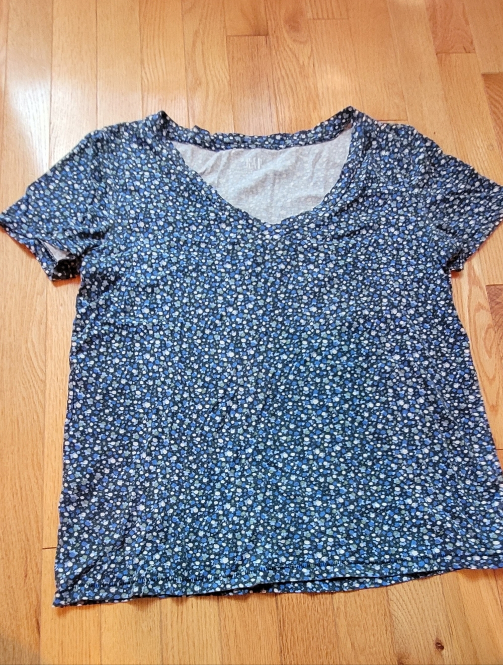 GAP Organic Cotton Blue Floral V-Neck Short Sleeve Tee